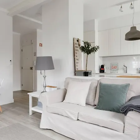 Cozy With Terrace - 20 Min To Lisbon شقة مونتيجو
