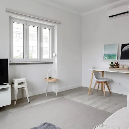 Cozy With Terrace - 20 Min To Lisbon Appartamento