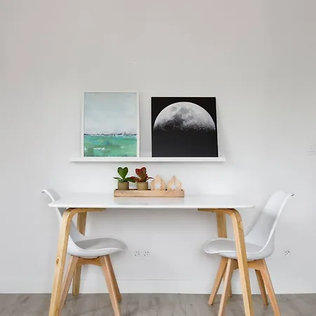 Cozy With Terrace - 20 Min To Lisbon شقة مونتيجو